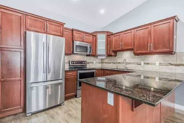 702 Sunvale CRES NE, High River, AB T1V 0G7