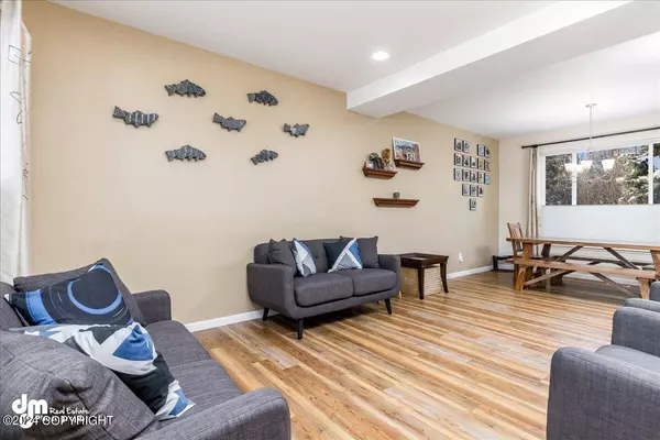 8766 Little Brook CIR, Anchorage, AK 99507