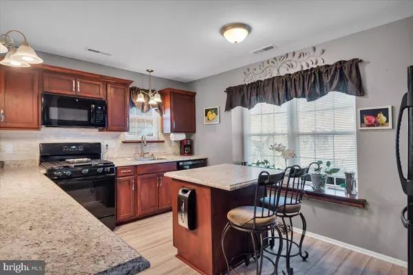 18 PINECREST DR, Woodbury, NJ 08096