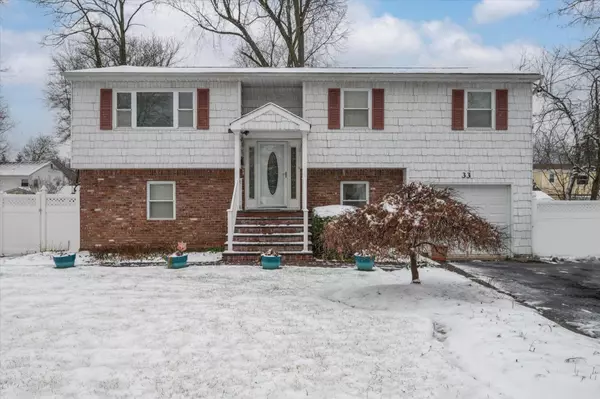 33 Hilltop Lane, Wheatley Heights, NY 11798