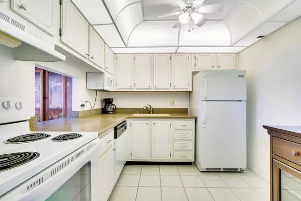 470 Executive Center DR 5b, West Palm Beach, FL 33401