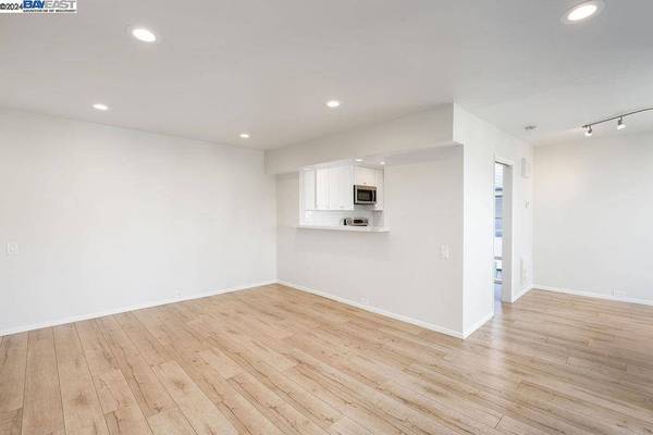 365 Perkins St #201, Oakland, CA 94610