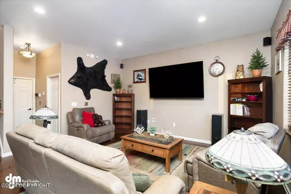 815 S Stamper DR, Wasilla, AK 99654