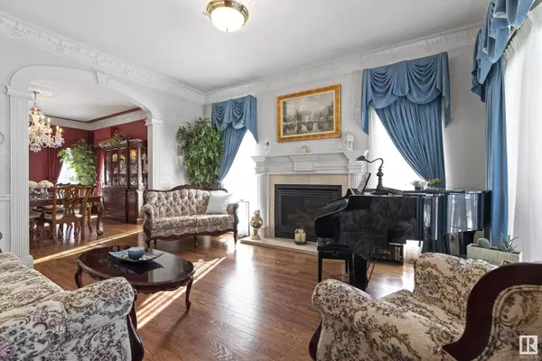 5615 110 ST NW, Edmonton, AB T6H 3E2