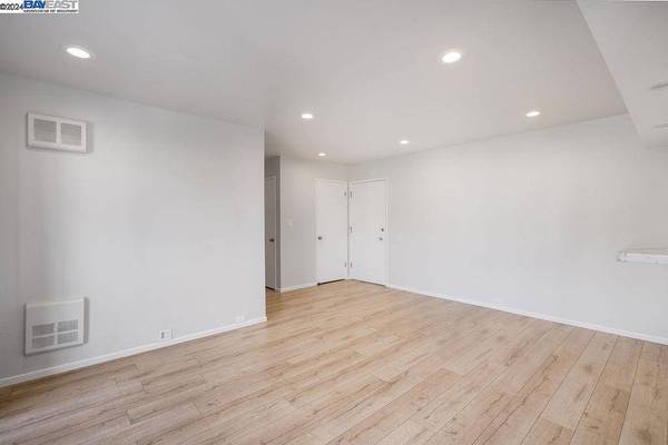 365 Perkins St #201, Oakland, CA 94610