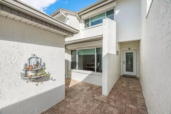 514 Summerset CT, Indian Harbour Beach, FL 32937