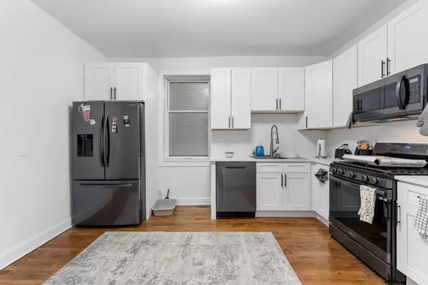 5250 W Grace Street, Chicago, IL 60641