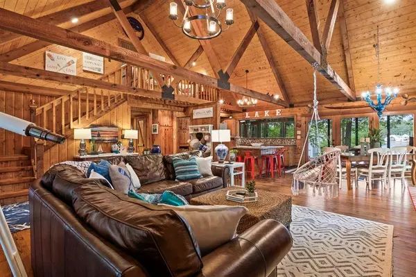 763 E Eagle Point Dr, Mount Vernon, TX 75457