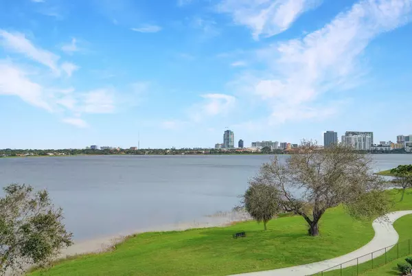 470 Executive Center DR 5b, West Palm Beach, FL 33401