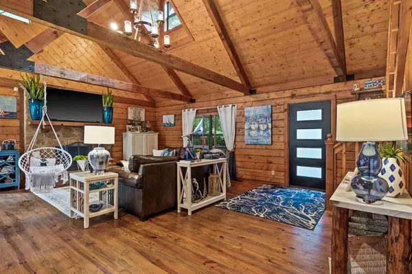 763 E Eagle Point Dr, Mount Vernon, TX 75457