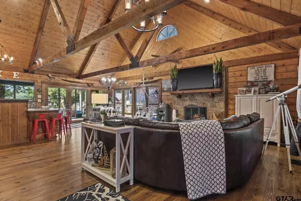 763 E Eagle Point Dr, Mt Vernon, TX 75457