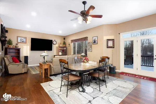 815 S Stamper DR, Wasilla, AK 99654