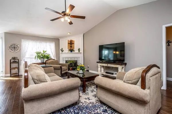 4351 Cantrell Street, Grand Prairie, TX 75052