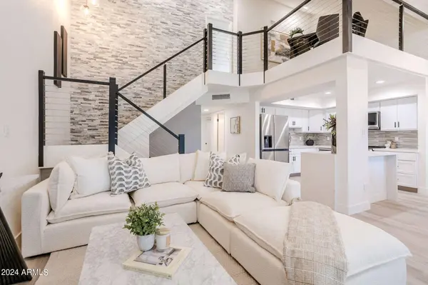 747 E BETHANY HOME Road, Phoenix, AZ 85014