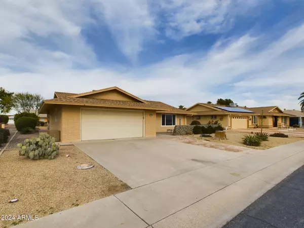 10736 W EL CAPITAN Circle, Sun City, AZ 85351