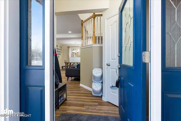 8766 Little Brook CIR, Anchorage, AK 99507