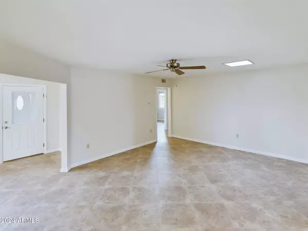 10736 W EL CAPITAN Circle, Sun City, AZ 85351