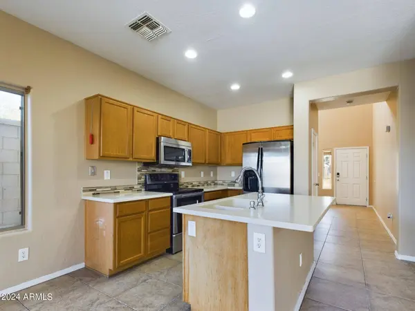 5202 W SHAW BUTTE Drive, Glendale, AZ 85304