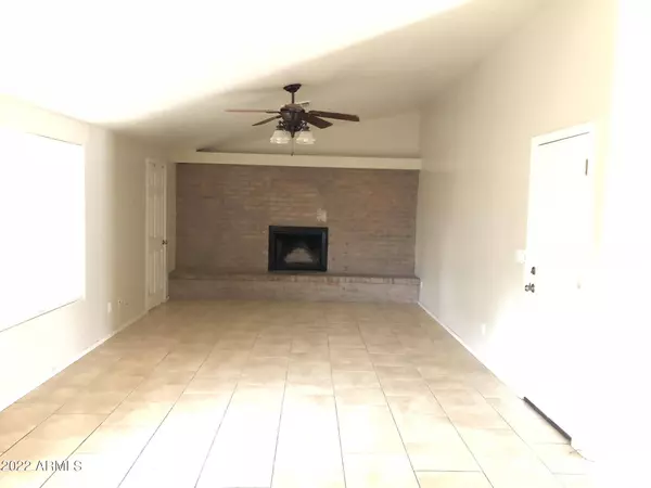 1610 W MARIPOSA Drive, Chandler, AZ 85224