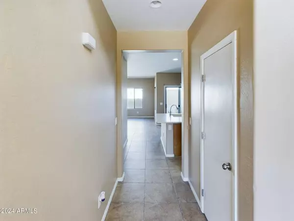 5202 W SHAW BUTTE Drive, Glendale, AZ 85304