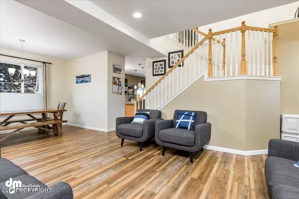 8766 Little Brook CIR, Anchorage, AK 99507