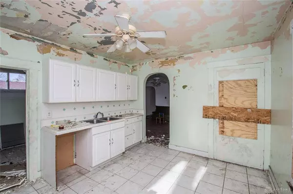 1412 Oakridge Drive, Dayton, OH 45417