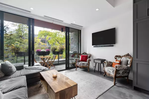 12 WATER ST ST #508, Vancouver, BC V6B 1A4