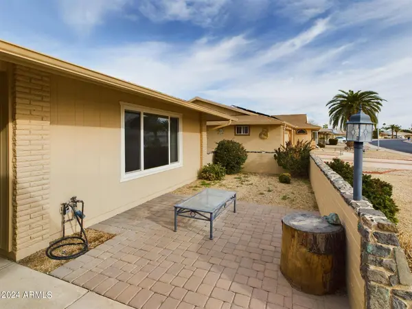 10736 W EL CAPITAN Circle, Sun City, AZ 85351