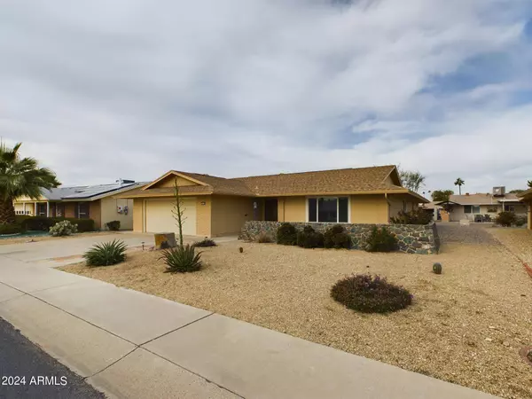 10736 W EL CAPITAN Circle, Sun City, AZ 85351