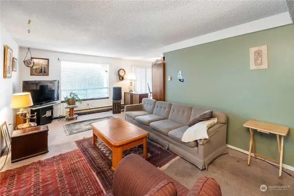 10210 SE 239th ST #6, Kent, WA 98031