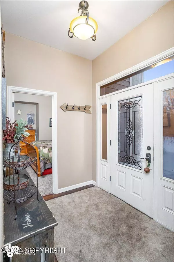 815 S Stamper DR, Wasilla, AK 99654