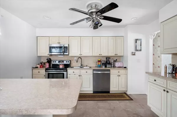 33 Hilltop Lane, Wheatley Heights, NY 11798