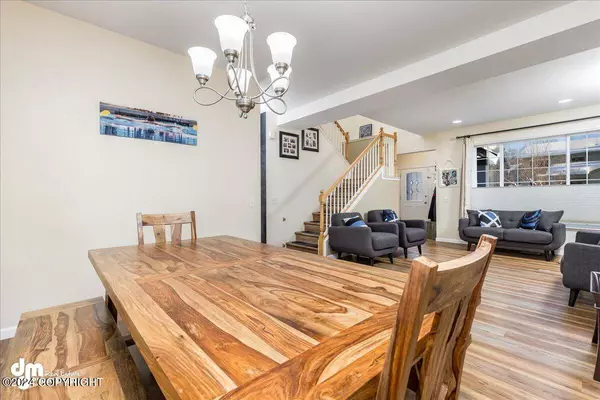 8766 Little Brook CIR, Anchorage, AK 99507