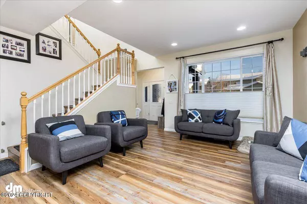 8766 Little Brook CIR, Anchorage, AK 99507