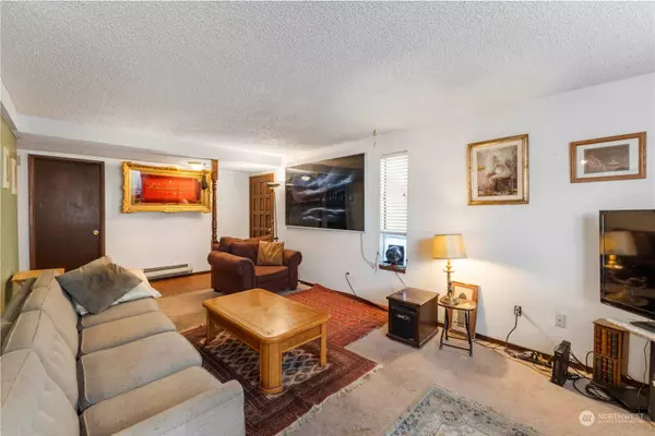 10210 SE 239th ST #6, Kent, WA 98031