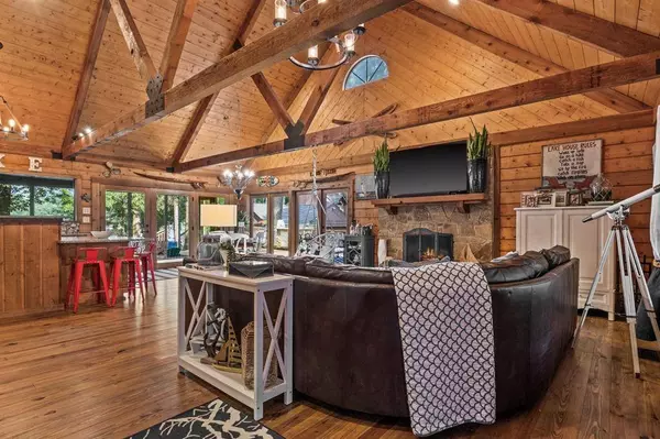 763 E Eagle Point Dr, Mount Vernon, TX 75457