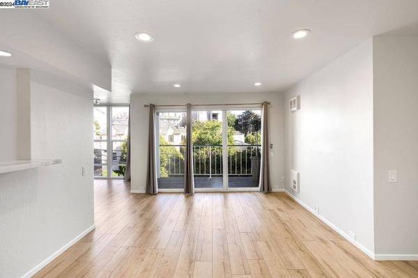 365 Perkins St #201, Oakland, CA 94610