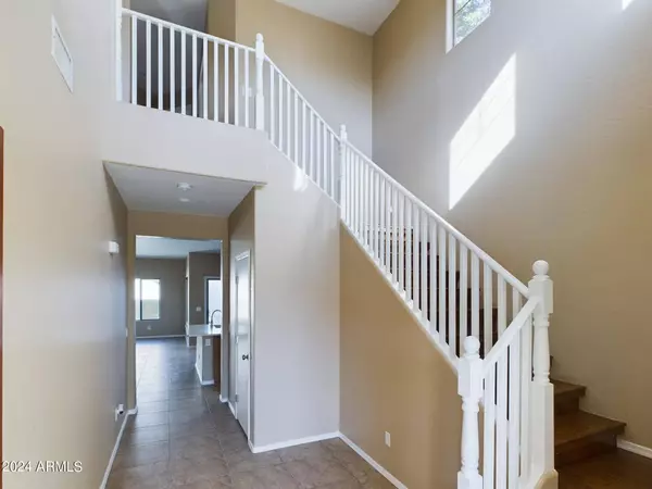 5202 W SHAW BUTTE Drive, Glendale, AZ 85304