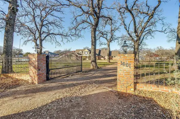 1601 Burleson Retta Road, Burleson, TX 76028