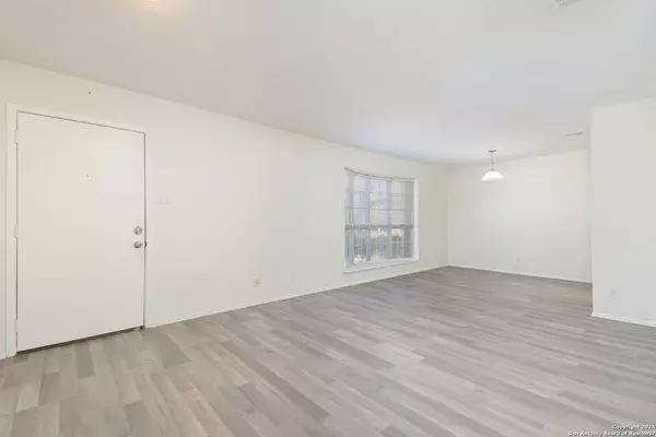 1055 GALLATIN DR, San Antonio, TX 78245-1366