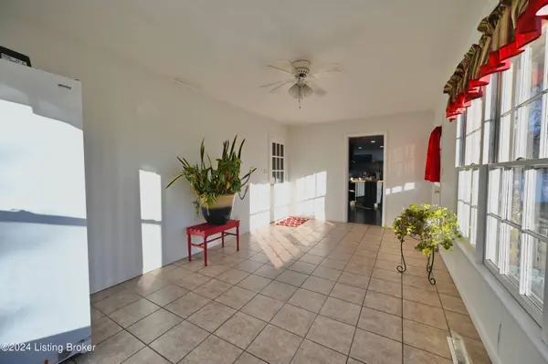 823 Lark Ln, Shelbyville, KY 40065