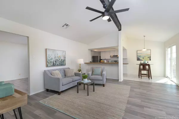 1055 GALLATIN DR, San Antonio, TX 78245-1366