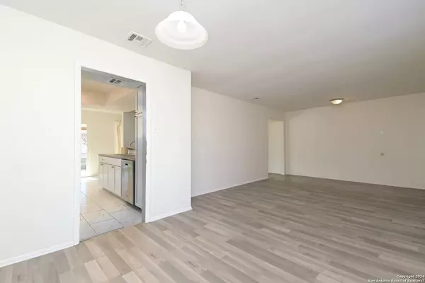 1055 GALLATIN DR, San Antonio, TX 78245-1366