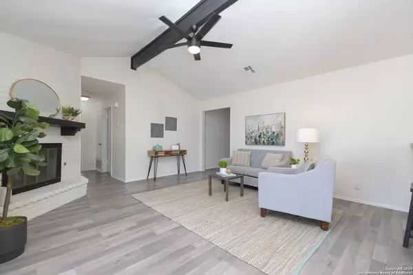 1055 GALLATIN DR, San Antonio, TX 78245-1366