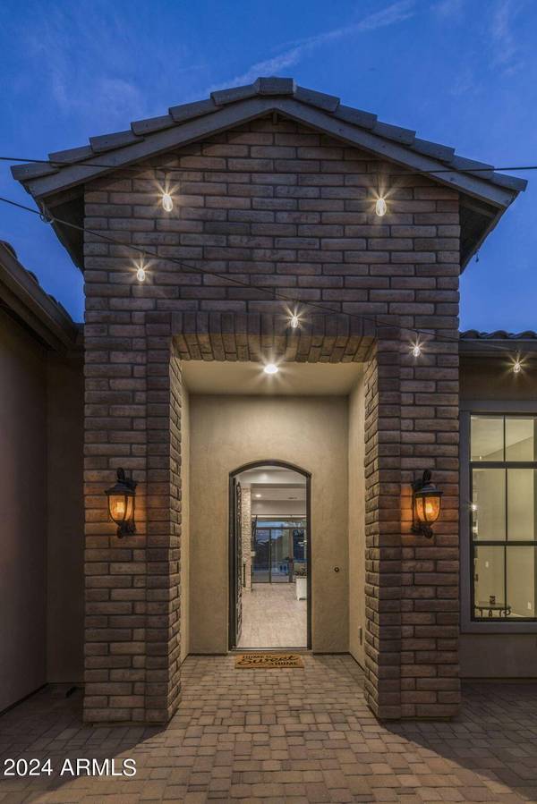 2479 E RAVENSWOOD Drive, Gilbert, AZ 85298