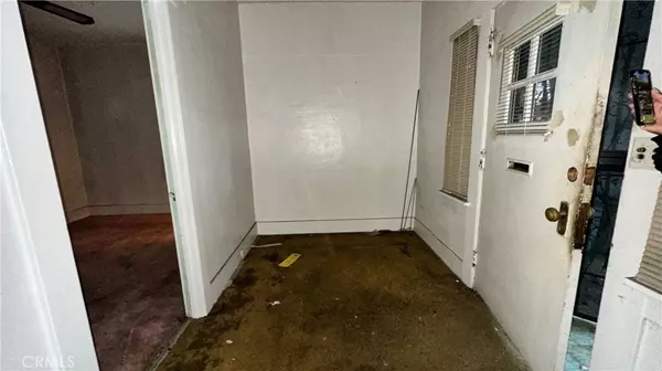 950 W 46th ST, Los Angeles, CA 90037