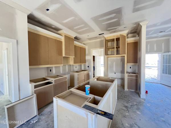 704 Magnolia Point Circle, Pearl, MS 39208