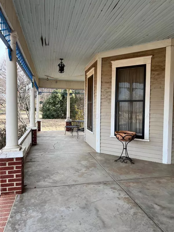 507 W 5th ST, Clarendon, TX 79226