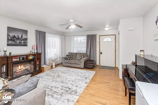 2079 W Spruce AVE, Wasilla, AK 99654