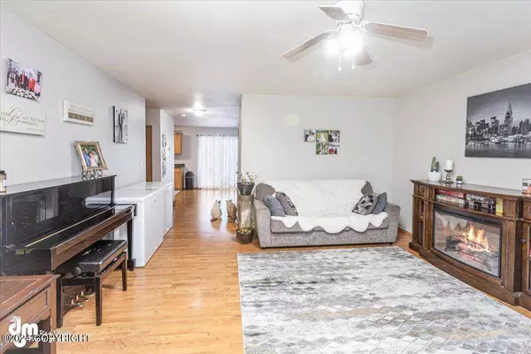 2079 W Spruce AVE, Wasilla, AK 99654